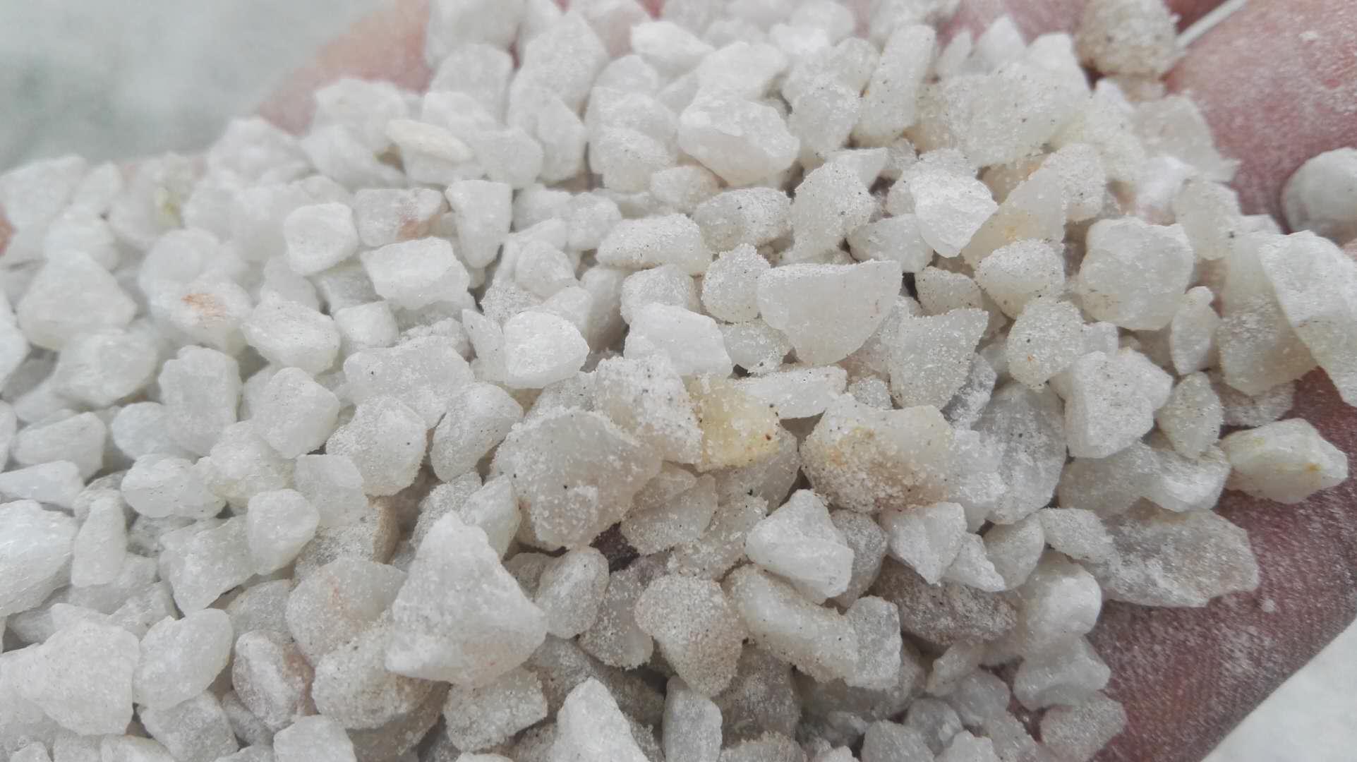 石英砂<a href='http://m.rotage.cn/jsll/' target='_blank'><u>濾料生產(chǎn)廠家</u></a>