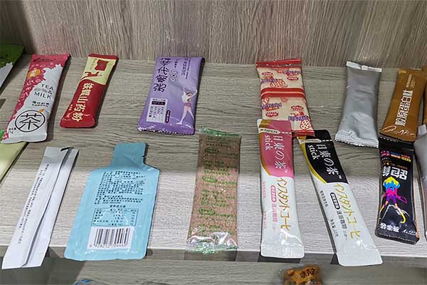 奶茶粉末包裝機(jī)可采用三邊封、四邊封、圓角袋型