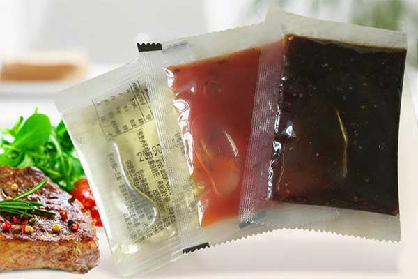 蔬菜包、粉料包、醬料包、骨湯包等產(chǎn)品的小袋方便面調(diào)料包裝機(jī)